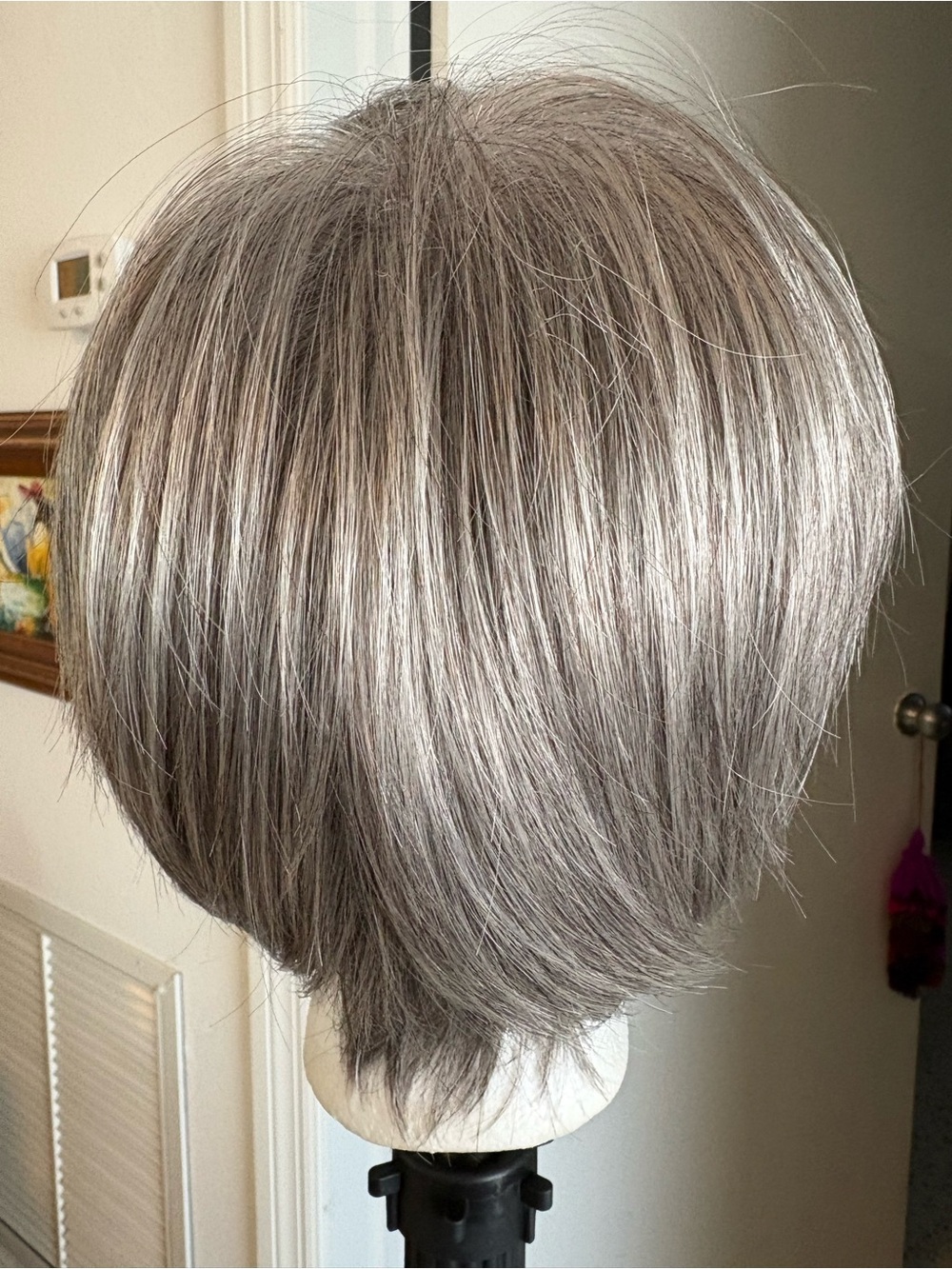 NORIKO in Silver Gray Short Synthetic Wig! Like new. Basic cap! Bangs. - Picture 4 of 9
